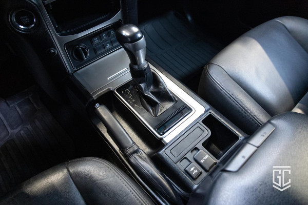 Toyota Land Cruiser 2.8 D-4D-F Challenger Window Van