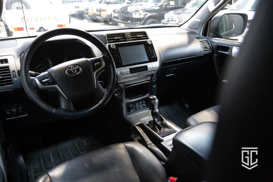 Toyota Land Cruiser 2.8 D-4D-F Challenger Window Van