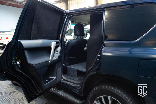 Toyota Land Cruiser 2.8 D-4D-F Challenger Window Van