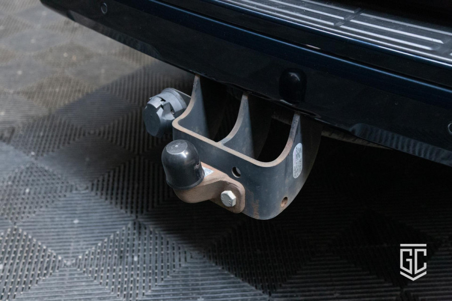 Toyota Land Cruiser 2.8 D-4D-F Challenger Window Van