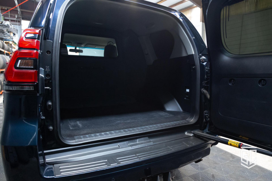 Toyota Land Cruiser 2.8 D-4D-F Challenger Window Van