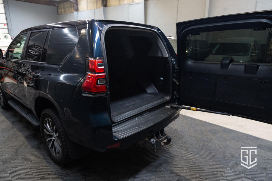 Toyota Land Cruiser 2.8 D-4D-F Challenger Window Van