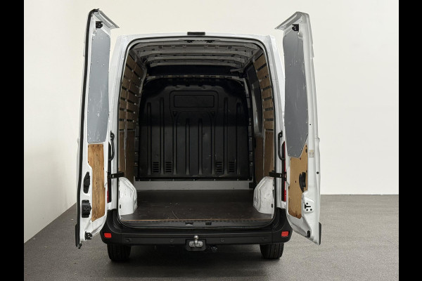 Renault Master T33 2.3 dCi 135PK L2H2 BPM VRIJ! Airco Cruise control Parkeersensoren Navigatie Trekhaak