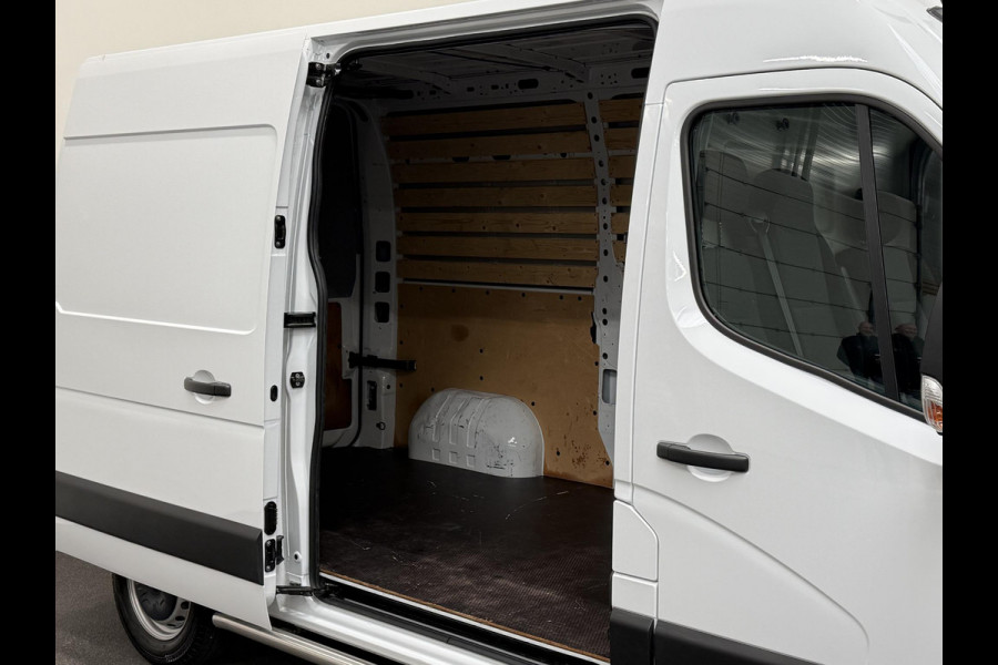 Renault Master T33 2.3 dCi 135PK L2H2 BPM VRIJ! Airco Cruise control Parkeersensoren Navigatie Trekhaak