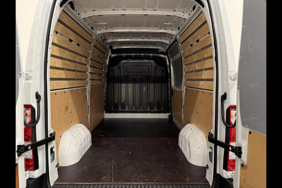 Renault Master T33 2.3 dCi 135PK L2H2 BPM VRIJ! Airco Cruise control Parkeersensoren Navigatie Trekhaak