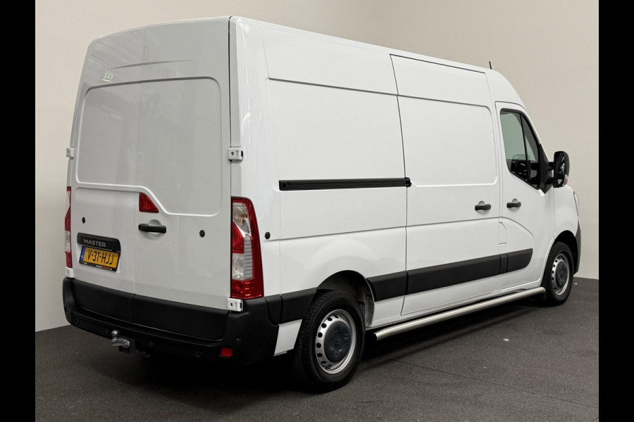 Renault Master T33 2.3 dCi 135PK L2H2 BPM VRIJ! Airco Cruise control Parkeersensoren Navigatie Trekhaak