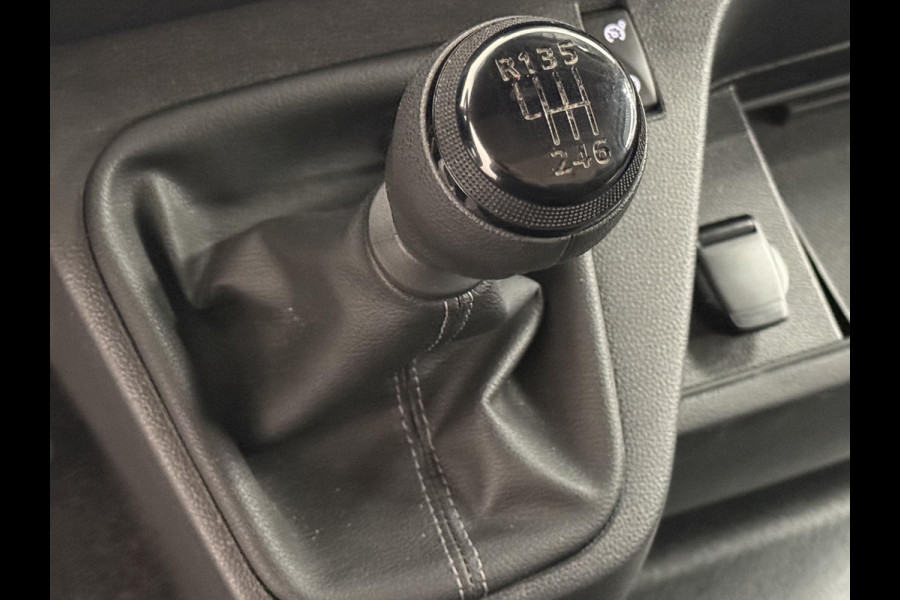 Renault Master T33 2.3 dCi 135PK L2H2 BPM VRIJ! Airco Cruise control Parkeersensoren Navigatie Trekhaak