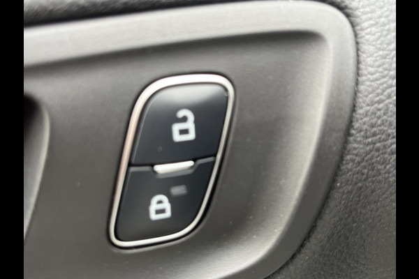 Ford Kuga 1.5 EcoB. Titanium 150pk/Inklapbare Trekhaak/WinterPack etc.