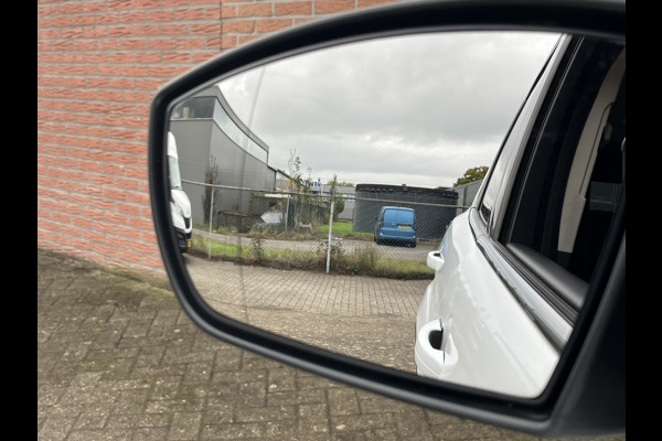 Ford Kuga 1.5 EcoB. Titanium 150pk/Inklapbare Trekhaak/WinterPack etc.