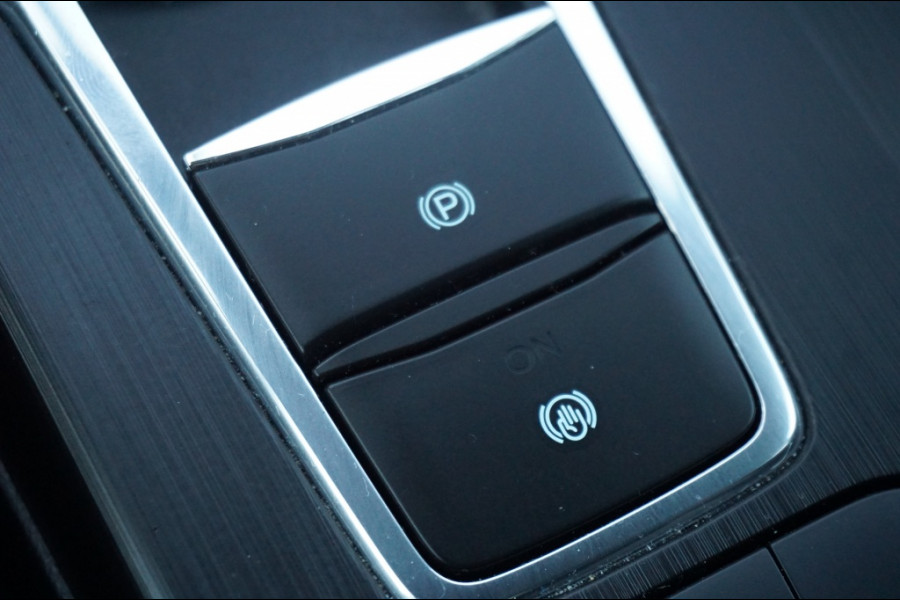 Ford Kuga 2.5 PHEV ST-Line X WINTERPACK | HUD | 1.500 KG TGEWICHT Ford Kuga 2.5 PHEV ST-Line X WINTERPACK | HUD | 1.500 KG TGEWICHT