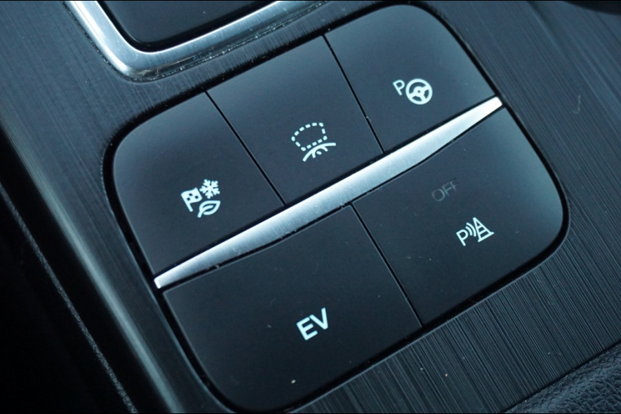 Ford Kuga 2.5 PHEV ST-Line X WINTERPACK | HUD | 1.500 KG TGEWICHT Ford Kuga 2.5 PHEV ST-Line X WINTERPACK | HUD | 1.500 KG TGEWICHT