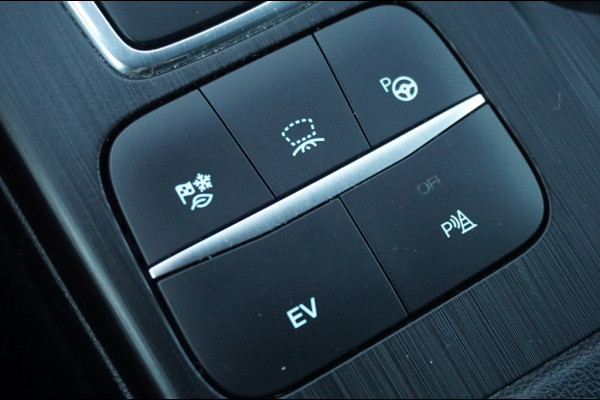 Ford Kuga 2.5 PHEV ST-Line X WINTERPACK | HUD | 1.500 KG TGEWICHT Ford Kuga 2.5 PHEV ST-Line X WINTERPACK | HUD | 1.500 KG TGEWICHT