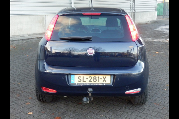 Fiat Punto Evo 100 pk. Sempre 5 drs. I Trekhaak I Aut. airco I Nav. I 100 % dea Fiat Punto Evo 100 pk. Sempre 5 drs. I Trekhaak I Aut. airco I Nav. I 100 % dea