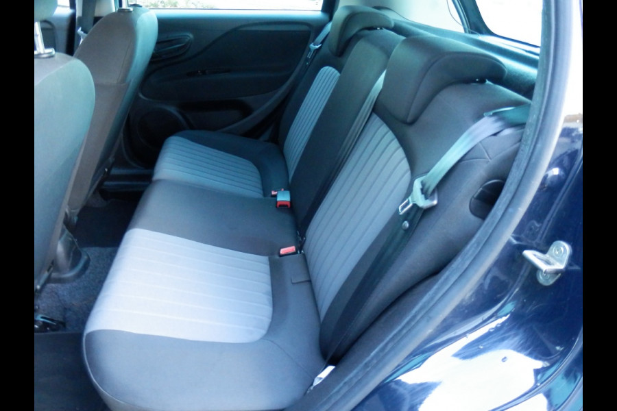 Fiat Punto Evo 100 pk. Sempre 5 drs. I Trekhaak I Aut. airco I Nav. I 100 % dea Fiat Punto Evo 100 pk. Sempre 5 drs. I Trekhaak I Aut. airco I Nav. I 100 % dea