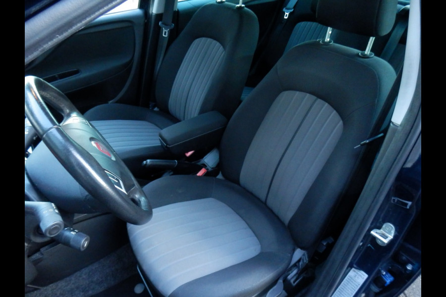 Fiat Punto Evo 100 pk. Sempre 5 drs. I Trekhaak I Aut. airco I Nav. I 100 % dea Fiat Punto Evo 100 pk. Sempre 5 drs. I Trekhaak I Aut. airco I Nav. I 100 % dea