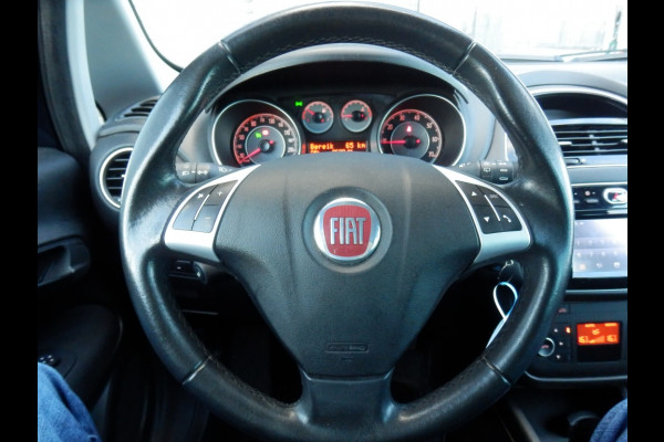 Fiat Punto Evo 100 pk. Sempre 5 drs. I Trekhaak I Aut. airco I Nav. I 100 % dea Fiat Punto Evo 100 pk. Sempre 5 drs. I Trekhaak I Aut. airco I Nav. I 100 % dea