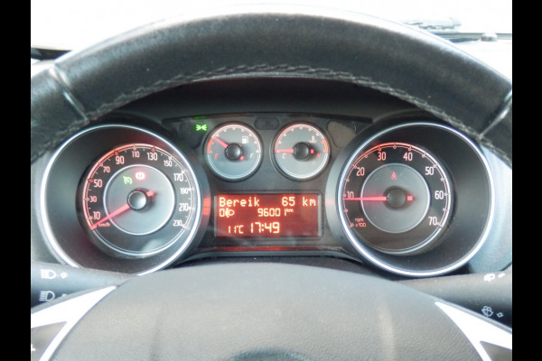 Fiat Punto Evo 100 pk. Sempre 5 drs. I Trekhaak I Aut. airco I Nav. I 100 % dea Fiat Punto Evo 100 pk. Sempre 5 drs. I Trekhaak I Aut. airco I Nav. I 100 % dea