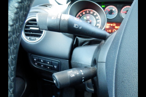 Fiat Punto Evo 100 pk. Sempre 5 drs. I Trekhaak I Aut. airco I Nav. I 100 % dea Fiat Punto Evo 100 pk. Sempre 5 drs. I Trekhaak I Aut. airco I Nav. I 100 % dea