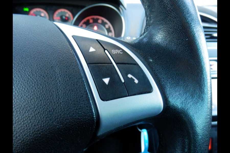 Fiat Punto Evo 100 pk. Sempre 5 drs. I Trekhaak I Aut. airco I Nav. I 100 % dea Fiat Punto Evo 100 pk. Sempre 5 drs. I Trekhaak I Aut. airco I Nav. I 100 % dea