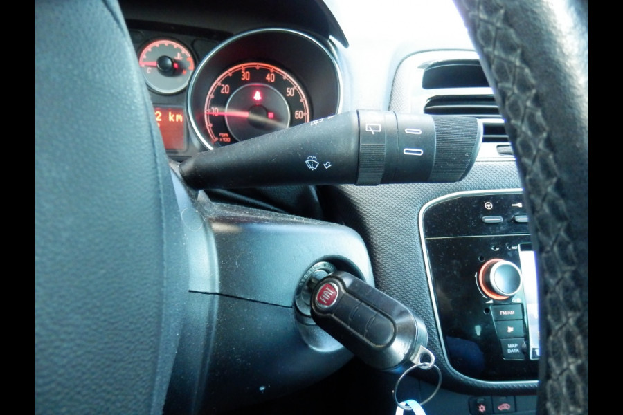 Fiat Punto Evo 100 pk. Sempre 5 drs. I Trekhaak I Aut. airco I Nav. I 100 % dea Fiat Punto Evo 100 pk. Sempre 5 drs. I Trekhaak I Aut. airco I Nav. I 100 % dea