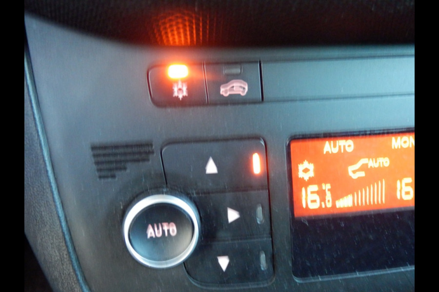 Fiat Punto Evo 100 pk. Sempre 5 drs. I Trekhaak I Aut. airco I Nav. I 100 % dea Fiat Punto Evo 100 pk. Sempre 5 drs. I Trekhaak I Aut. airco I Nav. I 100 % dea