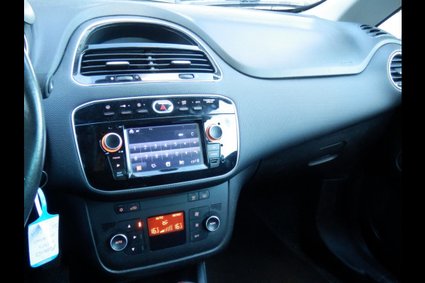 Fiat Punto Evo 100 pk. Sempre 5 drs. I Trekhaak I Aut. airco I Nav. I 100 % dea Fiat Punto Evo 100 pk. Sempre 5 drs. I Trekhaak I Aut. airco I Nav. I 100 % dea