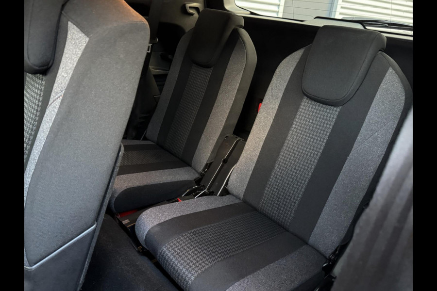 Peugeot 5008 1.2 PureTech Active Pack 7 Persoons - Navigatie/Apple CarPlay I Airco I LED I PDC I Sport velgen I-Dealer onderhouden Peugeot 5008 1.2 PureTech Active Pack 7 Persoons - Navigatie/Apple CarPlay I Airco I LED I PDC I Sport velgen I-Dealer onderhouden