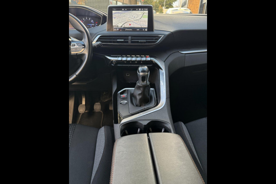 Peugeot 5008 1.2 PureTech Active Pack 7 Persoons - Navigatie/Apple CarPlay I Airco I LED I PDC I Sport velgen I-Dealer onderhouden Peugeot 5008 1.2 PureTech Active Pack 7 Persoons - Navigatie/Apple CarPlay I Airco I LED I PDC I Sport velgen I-Dealer onderhouden