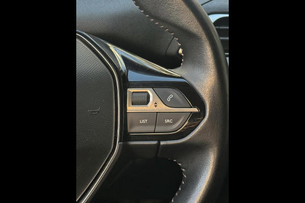 Peugeot 5008 1.2 PureTech Active Pack 7 Persoons - Navigatie/Apple CarPlay I Airco I LED I PDC I Sport velgen I-Dealer onderhouden Peugeot 5008 1.2 PureTech Active Pack 7 Persoons - Navigatie/Apple CarPlay I Airco I LED I PDC I Sport velgen I-Dealer onderhouden