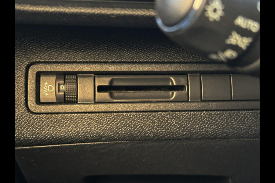 Peugeot 5008 1.2 PureTech Active Pack 7 Persoons - Navigatie/Apple CarPlay I Airco I LED I PDC I Sport velgen I-Dealer onderhouden Peugeot 5008 1.2 PureTech Active Pack 7 Persoons - Navigatie/Apple CarPlay I Airco I LED I PDC I Sport velgen I-Dealer onderhouden