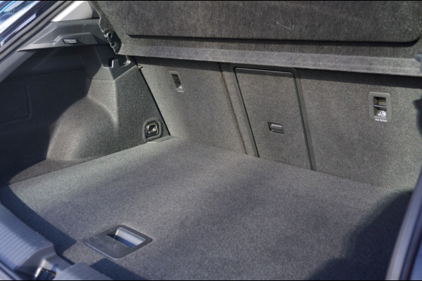 Volkswagen T-Roc 115PK Life Edition CLIMA | STOELVERWARMING | PARK.SENS | CARPLAY Volkswagen T-Roc 115PK Life Edition CLIMA | STOELVERWARMING | PARK.SENS | CARPLAY