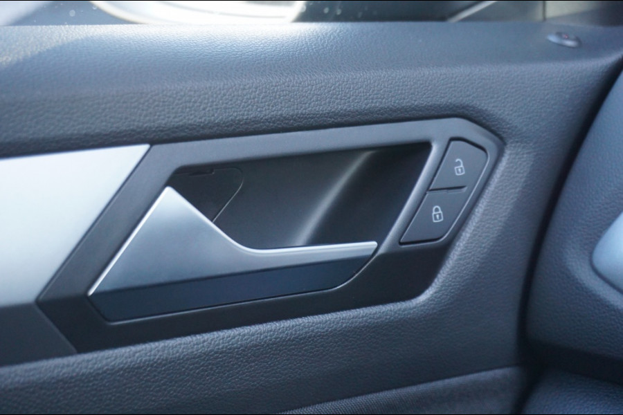 Volkswagen T-Roc 115PK Life Edition CLIMA | STOELVERWARMING | PARK.SENS | CARPLAY Volkswagen T-Roc 115PK Life Edition CLIMA | STOELVERWARMING | PARK.SENS | CARPLAY