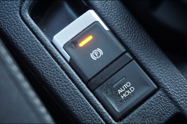 Volkswagen T-Roc 115PK Life Edition CLIMA | STOELVERWARMING | PARK.SENS | CARPLAY Volkswagen T-Roc 115PK Life Edition CLIMA | STOELVERWARMING | PARK.SENS | CARPLAY