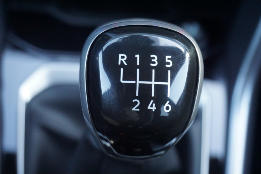 Volkswagen T-Roc 115PK Life Edition CLIMA | STOELVERWARMING | PARK.SENS | CARPLAY Volkswagen T-Roc 115PK Life Edition CLIMA | STOELVERWARMING | PARK.SENS | CARPLAY