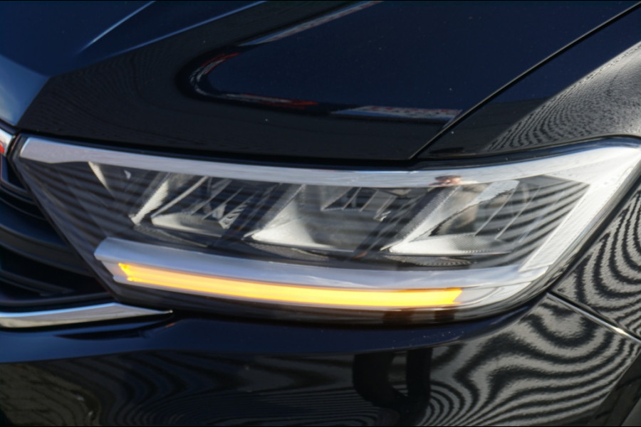 Volkswagen T-Roc 115PK Life Edition CLIMA | STOELVERWARMING | PARK.SENS | CARPLAY Volkswagen T-Roc 115PK Life Edition CLIMA | STOELVERWARMING | PARK.SENS | CARPLAY