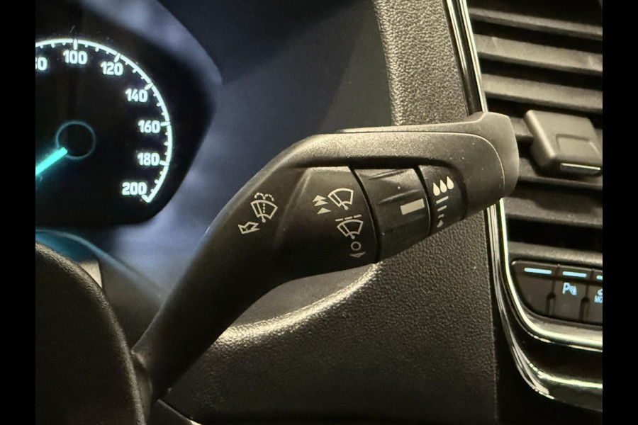 Ford Transit Custom 320 2.0 TDCI L2H1 Sport Airco ACC Bluetooth Navi Trekhaak Stoelverwarming Ford Transit Custom 320 2.0 TDCI L2H1 Sport Airco ACC Bluetooth Navi Trekhaak Stoelverwarming