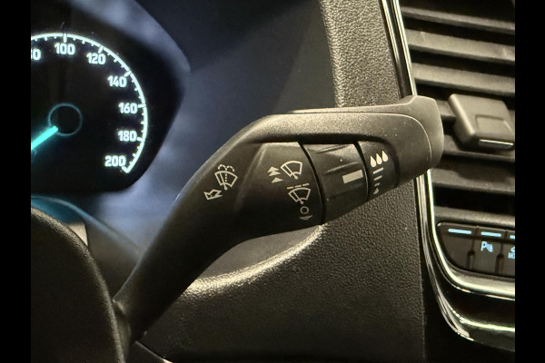 Ford Transit Custom 320 2.0 TDCI L2H1 Sport Airco ACC Bluetooth Navi Trekhaak Stoelverwarming Ford Transit Custom 320 2.0 TDCI L2H1 Sport Airco ACC Bluetooth Navi Trekhaak Stoelverwarming