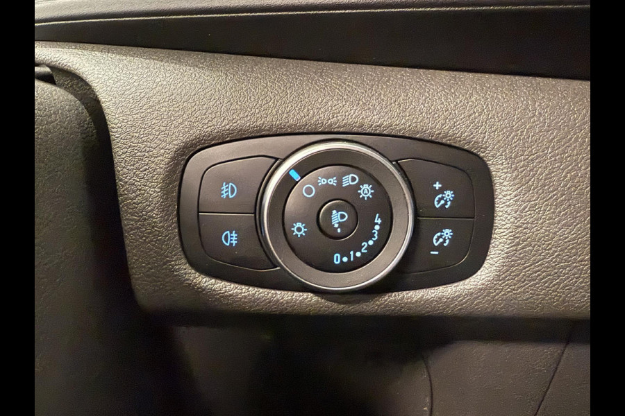 Ford Transit Custom 320 2.0 TDCI L2H1 Sport Airco ACC Bluetooth Navi Trekhaak Stoelverwarming Ford Transit Custom 320 2.0 TDCI L2H1 Sport Airco ACC Bluetooth Navi Trekhaak Stoelverwarming