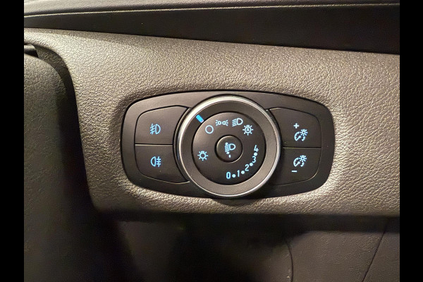 Ford Transit Custom 320 2.0 TDCI L2H1 Sport Airco ACC Bluetooth Navi Trekhaak Stoelverwarming Ford Transit Custom 320 2.0 TDCI L2H1 Sport Airco ACC Bluetooth Navi Trekhaak Stoelverwarming