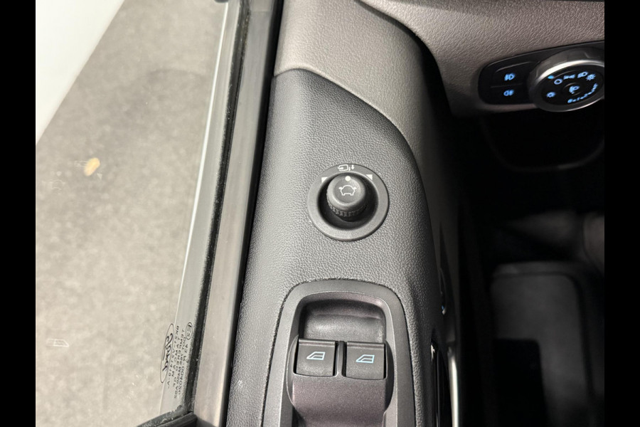 Ford Transit Custom 320 2.0 TDCI L2H1 Sport Airco ACC Bluetooth Navi Trekhaak Stoelverwarming Ford Transit Custom 320 2.0 TDCI L2H1 Sport Airco ACC Bluetooth Navi Trekhaak Stoelverwarming