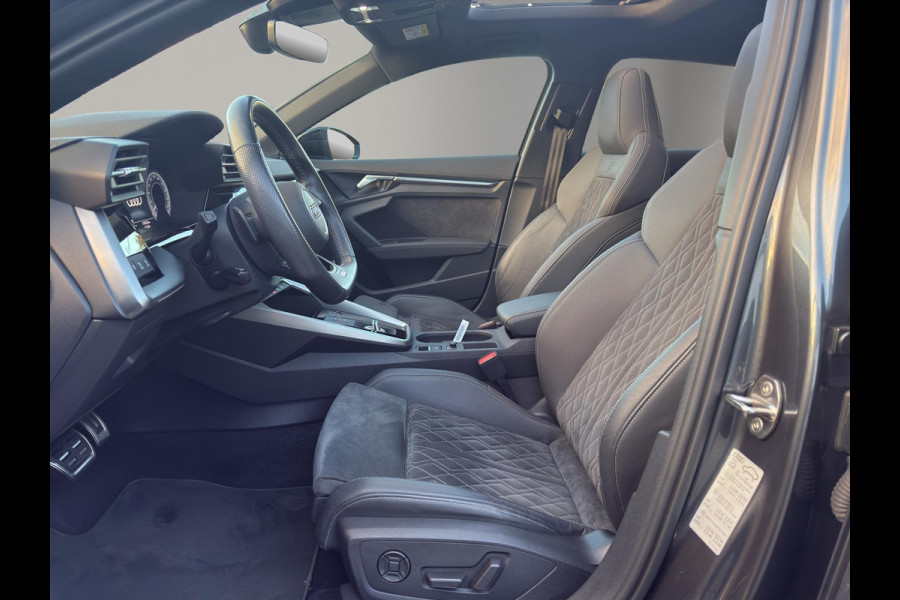 Audi A3 Sportback 45 TFSI e S edition Competition | Sfeer | Stoelverw. | Camera | B&O | Keyless | Carplay | Audi A3 Sportback 45 TFSI e S edition Competition | Sfeer | Stoelverw. | Camera | B&O | Keyless | Carplay |