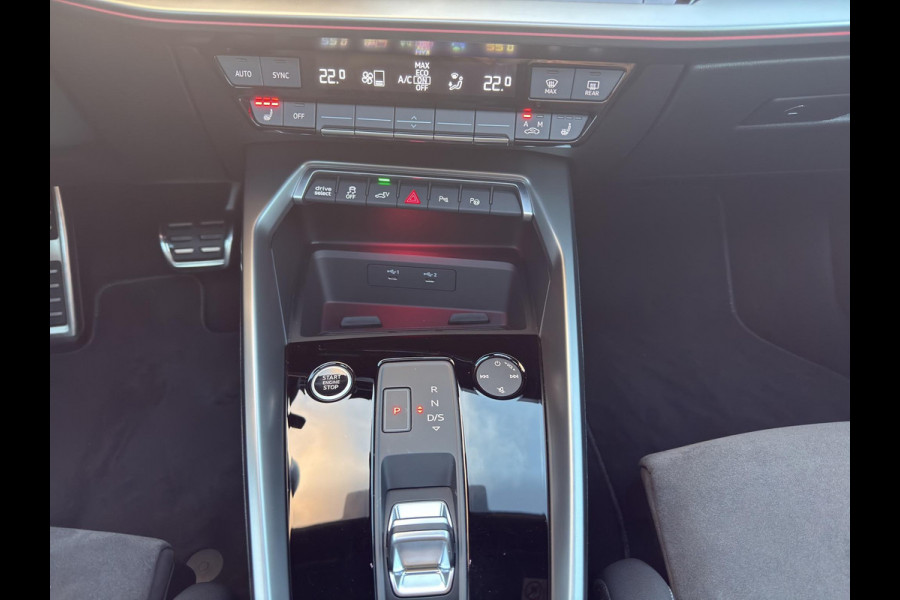 Audi A3 Sportback 45 TFSI e S edition Competition | Sfeer | Stoelverw. | Camera | B&O | Keyless | Carplay | Audi A3 Sportback 45 TFSI e S edition Competition | Sfeer | Stoelverw. | Camera | B&O | Keyless | Carplay |