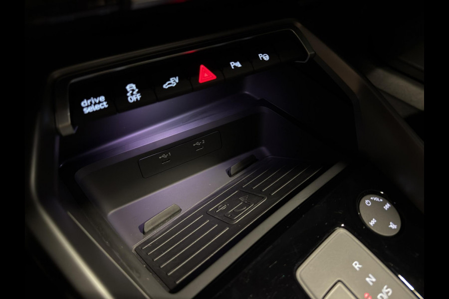 Audi A3 Sportback 45 TFSI e S edition Competition | Sfeer | Stoelverw. | Camera | B&O | Keyless | Carplay | Audi A3 Sportback 45 TFSI e S edition Competition | Sfeer | Stoelverw. | Camera | B&O | Keyless | Carplay |