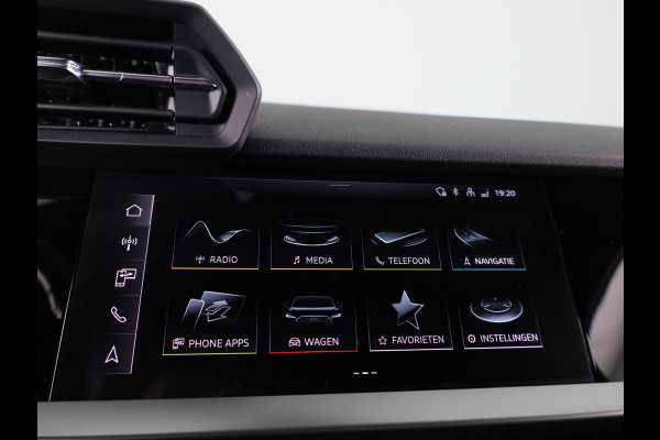 Audi A3 Limousine 30 TFSI Pro Line 110pk S-tronic | Stoelverwarming | 18 inch Lichtmetalen velgen | Cruise controle | Navigatie via App Audi A3 Limousine 30 TFSI Pro Line 110pk S-tronic | Stoelverwarming | 18 inch Lichtmetalen velgen | Cruise controle | Navigatie via App