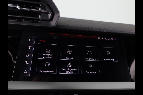 Audi A3 Limousine 30 TFSI Pro Line 110pk S-tronic | Stoelverwarming | 18 inch Lichtmetalen velgen | Cruise controle | Navigatie via App Audi A3 Limousine 30 TFSI Pro Line 110pk S-tronic | Stoelverwarming | 18 inch Lichtmetalen velgen | Cruise controle | Navigatie via App