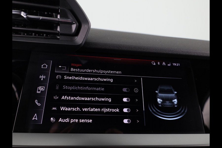 Audi A3 Limousine 30 TFSI Pro Line 110pk S-tronic | Stoelverwarming | 18 inch Lichtmetalen velgen | Cruise controle | Navigatie via App Audi A3 Limousine 30 TFSI Pro Line 110pk S-tronic | Stoelverwarming | 18 inch Lichtmetalen velgen | Cruise controle | Navigatie via App