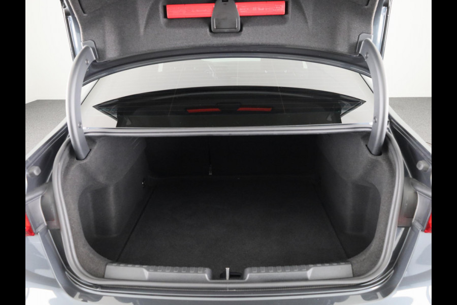 Audi A3 Limousine 30 TFSI Pro Line 110pk S-tronic | Stoelverwarming | 18 inch Lichtmetalen velgen | Cruise controle | Navigatie via App Audi A3 Limousine 30 TFSI Pro Line 110pk S-tronic | Stoelverwarming | 18 inch Lichtmetalen velgen | Cruise controle | Navigatie via App