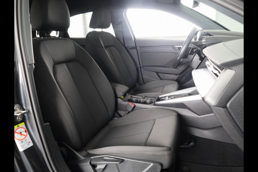 Audi A3 Limousine 30 TFSI Pro Line 110pk S-tronic | Stoelverwarming | 18 inch Lichtmetalen velgen | Cruise controle | Navigatie via App Audi A3 Limousine 30 TFSI Pro Line 110pk S-tronic | Stoelverwarming | 18 inch Lichtmetalen velgen | Cruise controle | Navigatie via App