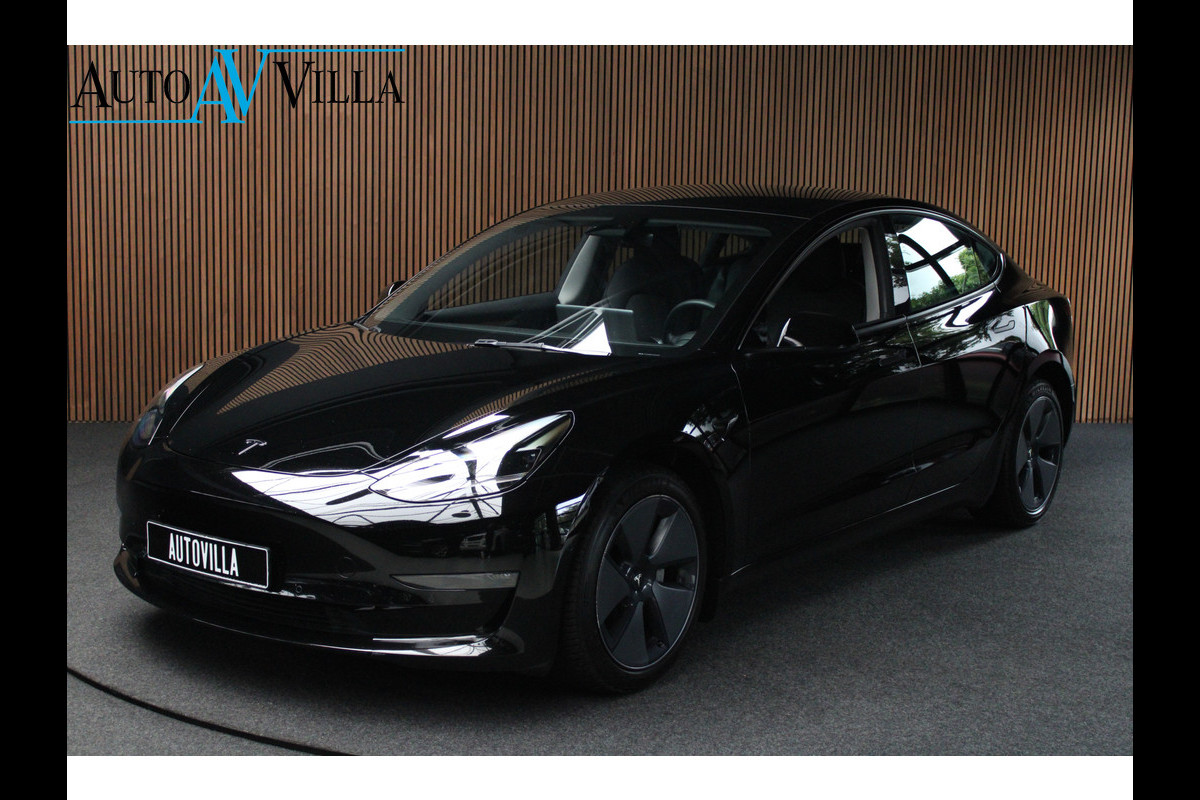 Tesla Model 3 RWD Nieuw! Autopilot ACC Stuurverwarm. PDC Leer Navi Panoramadak 360° Elektr. achterklep Stoelverwarming voor & achter Climate voor & achter LM velgen BTW auto! Nieuw!
