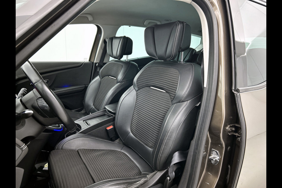 Renault Grand Scénic 1.3 TCe Bose 7p. (NL-auto, Navi, Trekhaak, Parkeersensoren, StoelV, Cruise Con, Etc) Renault Grand Scénic 1.3 TCe Bose 7p. (NL-auto, Navi, Trekhaak, Parkeersensoren, StoelV, Cruise Con, Etc)